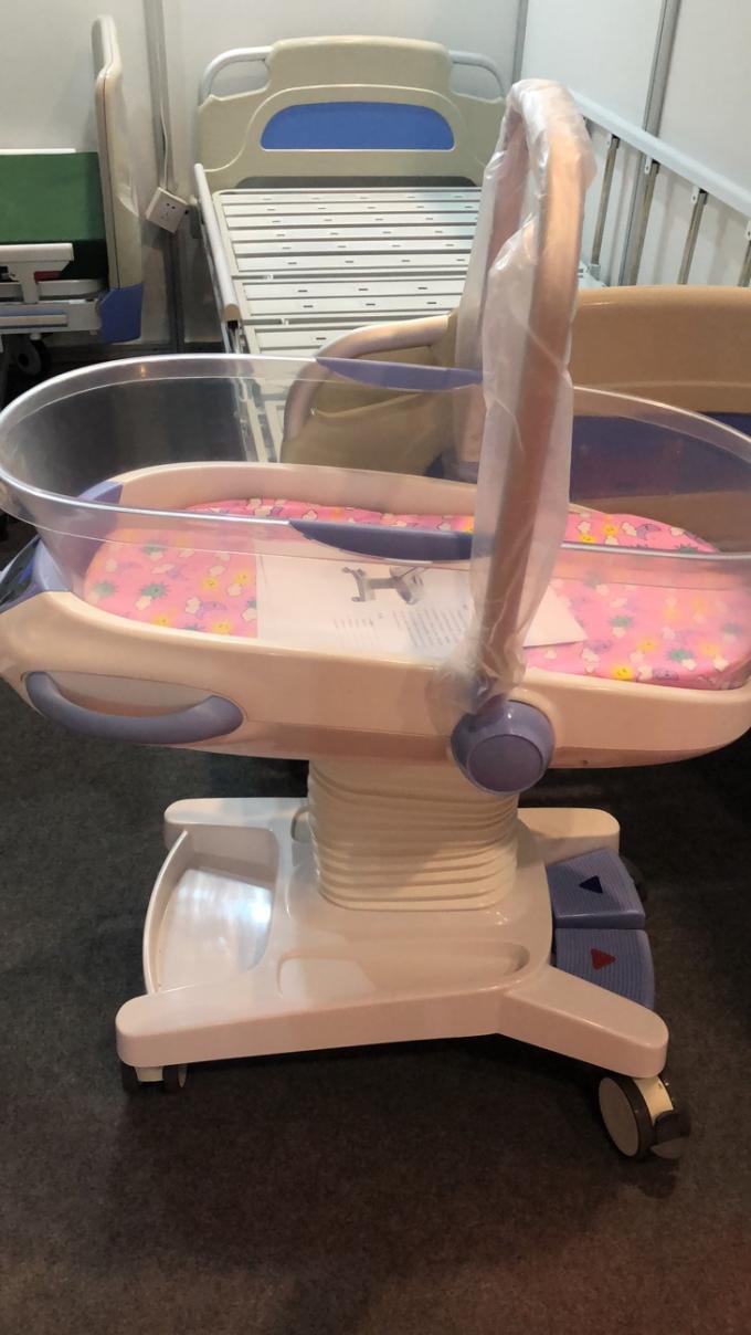 Witte de Voederbak Regelbare Multifunctioneel van de het Ziekenhuisbaby voor de Verzorging van Pasgeborenen 0