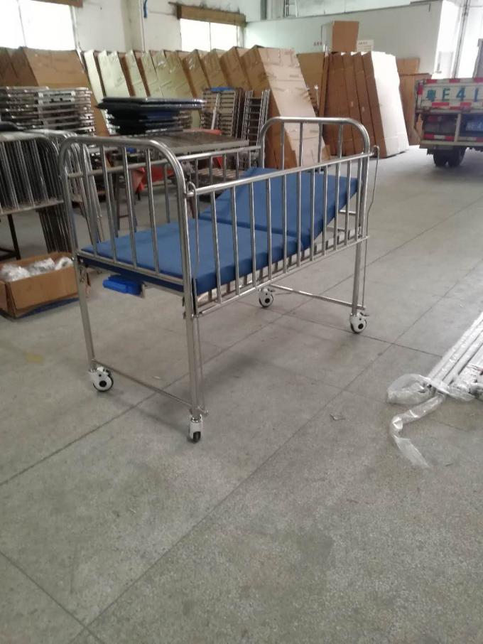 Medisch het Ziekenhuisbed van de roestvrij staal Materieel Zuigeling 1