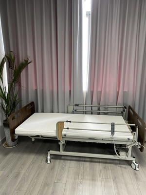 Elektrisch huis bejaardenverzorgingsbed met sluitbare wielen