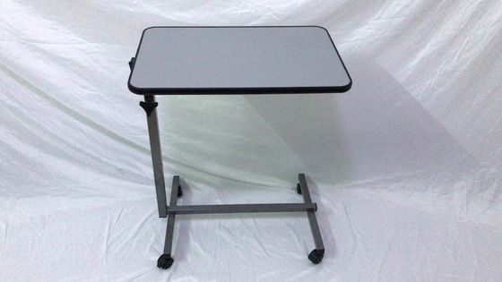 Overbedpatiënten 700mmx1010mm het Ziekenhuisbed Tray Table With Wheels