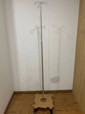 Aluminiumroerend goed die IV Infusietribune IV bevinden zich Geduldige het Bedzaal van Pool