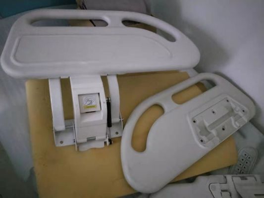 Medische Productentoebehoren Bedrails voor Medicall-Zijsporen van de Bed de Witte Kleur pp voor de Delen van het het Ziekenhuisbed