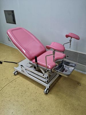 Het elektrische roze van de het bedkleur van de obstetrische bedgynaecologie speciale obstetrische