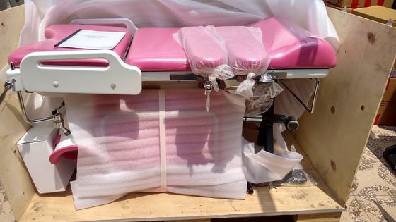 Bed van het het ziekenhuis het speciale roze gynaecologische moederschap voor gynaecologische werkende lijst