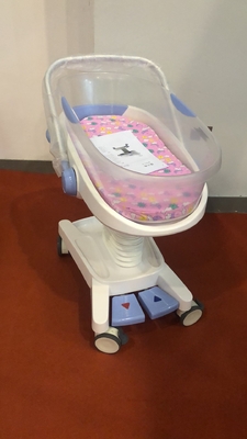 Witte de Voederbak Regelbare Multifunctioneel van de het Ziekenhuisbaby voor de Verzorging van Pasgeborenen