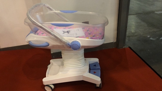Witte de Voederbak Regelbare Multifunctioneel van de het Ziekenhuisbaby voor de Verzorging van Pasgeborenen