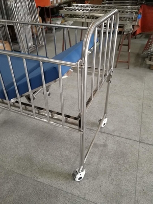 Medisch het Ziekenhuisbed van de roestvrij staal Materieel Zuigeling