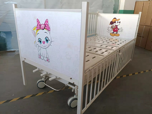 De witte Voederbak van de het Ziekenhuisbaby met Beschikbare OEM van Beeldverhaalbeelden