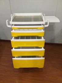 Karton die Medisch het Ziekenhuismateriaal van de Karretjekar, het Karretje van de Noodsituatieneerstorting inpakken