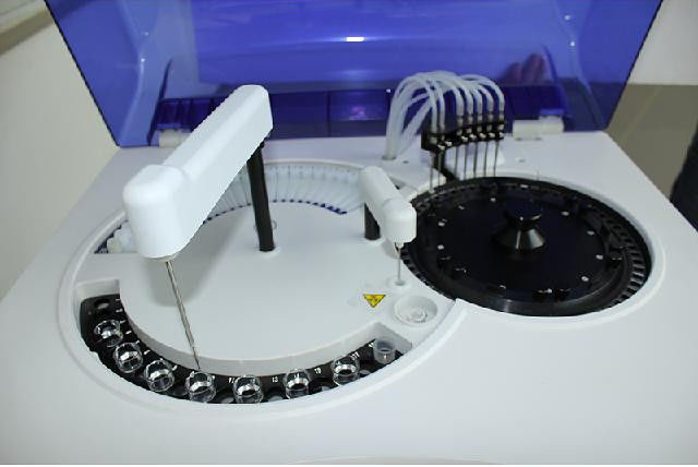Volledig Automatische Biochemieanalysator 6mm 400ul-Laboratoriummedische apparatuur 0